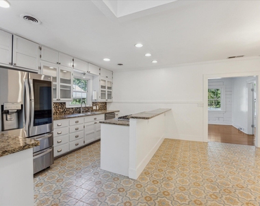 3300 Harris Park Ave - Photo Thumbnail 5