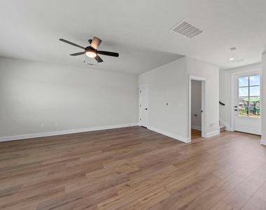 9517 Balmy Ln - Photo Thumbnail 4