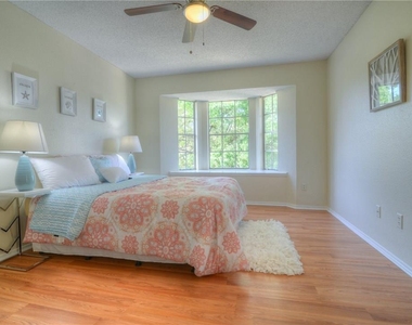 6320 Avery Island Ave - Photo Thumbnail 13