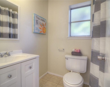 6320 Avery Island Ave - Photo Thumbnail 17