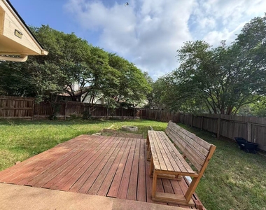 6320 Avery Island Ave - Photo Thumbnail 11