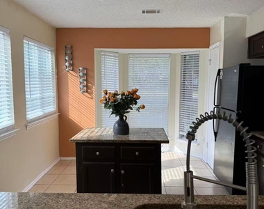 6320 Avery Island Ave - Photo Thumbnail 5