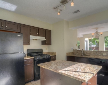 6320 Avery Island Ave - Photo Thumbnail 8