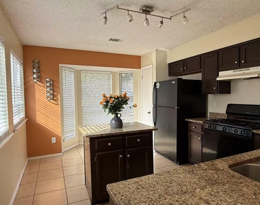 6320 Avery Island Ave - Photo Thumbnail 4