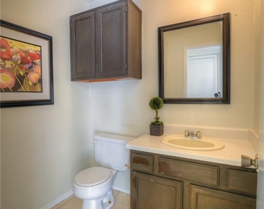 6320 Avery Island Ave - Photo Thumbnail 10