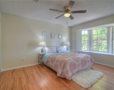 6320 Avery Island Ave - Photo Thumbnail 11