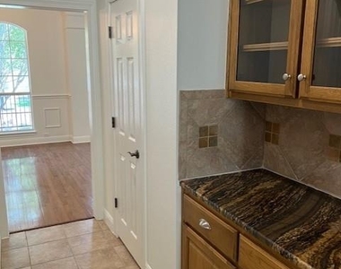 10103 Brightling Ln - Photo Thumbnail 4