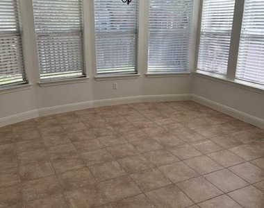 10103 Brightling Ln - Photo Thumbnail 9