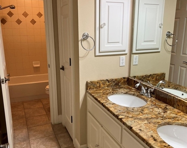 10103 Brightling Ln - Photo Thumbnail 13