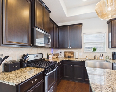9310 Tanager Way - Photo Thumbnail 6