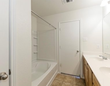 1141 Renaissance Trl - Photo Thumbnail 10