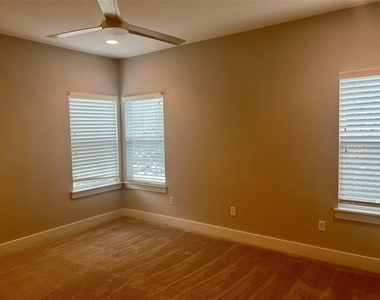 6515 Davis Ln - Photo Thumbnail 10