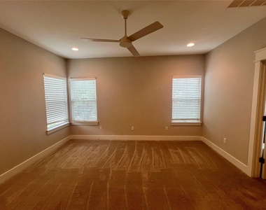 6515 Davis Ln - Photo Thumbnail 9