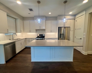 6515 Davis Ln - Photo Thumbnail 4