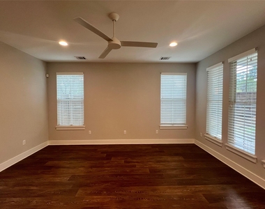 6515 Davis Ln - Photo Thumbnail 2
