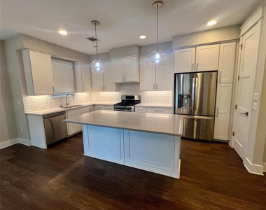 6515 Davis Ln - Photo Thumbnail 3
