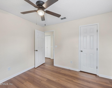 8362 Rockridge Drive - Photo Thumbnail 16