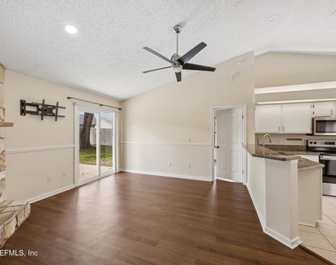 8362 Rockridge Drive - Photo Thumbnail 5
