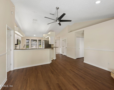8362 Rockridge Drive - Photo Thumbnail 4