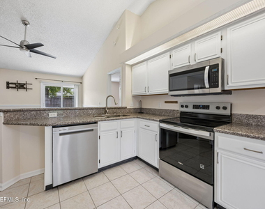 8362 Rockridge Drive - Photo Thumbnail 6