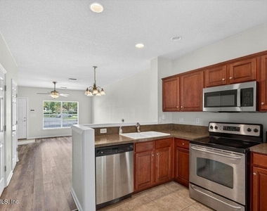 8098 Summer Palm Court - Photo Thumbnail 2