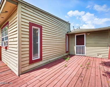 2886 Forbes Street - Photo Thumbnail 31