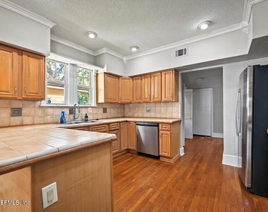 2886 Forbes Street - Photo Thumbnail 12