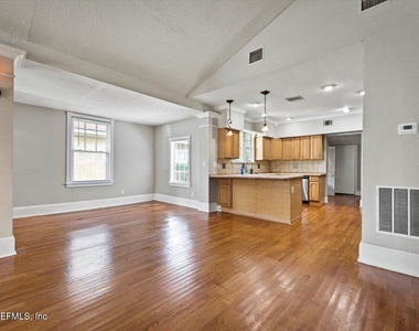2886 Forbes Street - Photo Thumbnail 8