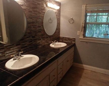 2886 Forbes Street - Photo Thumbnail 8