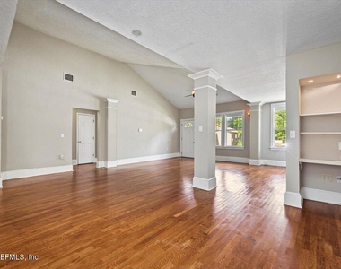2886 Forbes Street - Photo Thumbnail 10
