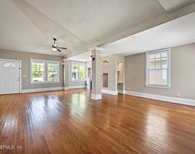 2886 Forbes Street - Photo Thumbnail 9