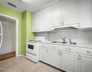 4252 Pinewood Avenue - Photo Thumbnail 2