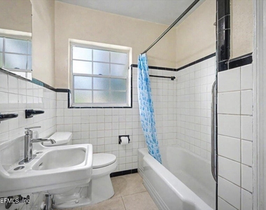 4252 Pinewood Avenue - Photo Thumbnail 8