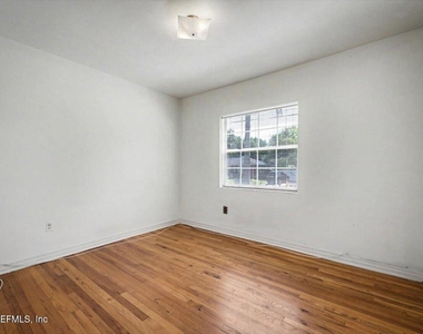 4252 Pinewood Avenue - Photo Thumbnail 6