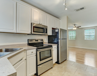 2358 Herschel Street - Photo Thumbnail 10