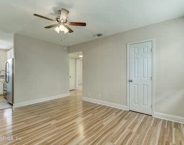 2358 Herschel Street - Photo Thumbnail 5