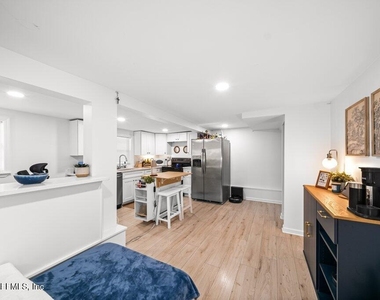 457 7th Avenue S - Photo Thumbnail 2