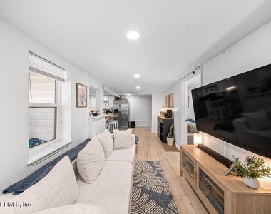457 7th Avenue S - Photo Thumbnail 4