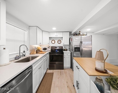 457 7th Avenue S - Photo Thumbnail 3