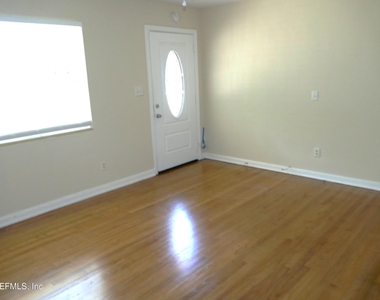 2404 Red Oak Drive - Photo Thumbnail 1