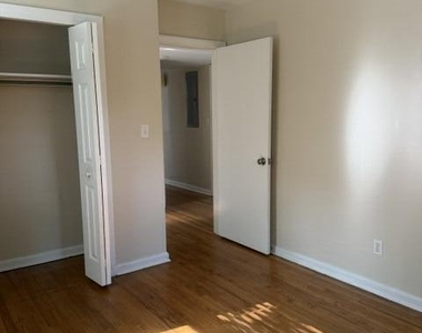 2404 Red Oak Drive - Photo Thumbnail 15