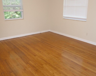 2404 Red Oak Drive - Photo Thumbnail 3
