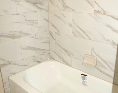 2404 Red Oak Drive - Photo Thumbnail 17