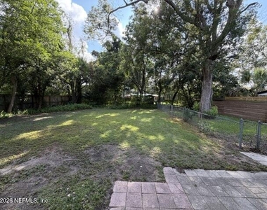 2404 Red Oak Drive - Photo Thumbnail 19