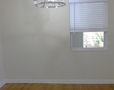 2404 Red Oak Drive - Photo Thumbnail 6