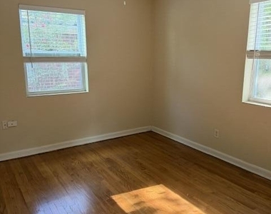 2404 Red Oak Drive - Photo Thumbnail 14