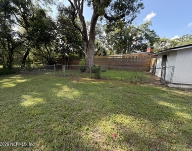 2404 Red Oak Drive - Photo Thumbnail 20
