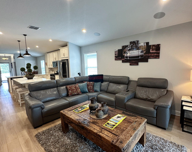 13414 Holsinger Boulevard - Photo Thumbnail 8