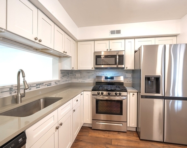 514 E Windgate Court - Photo Thumbnail 5