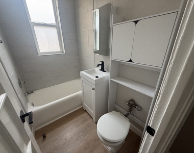 6912 N Ashland Boulevard - Photo Thumbnail 5